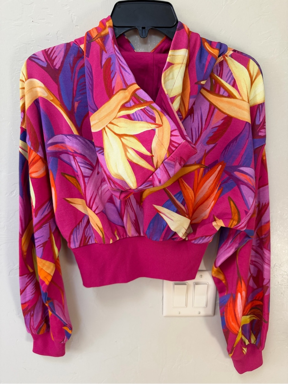 Adidas x Farm Rio Women’s XS Cropped Hoodie Pink Birds of Paradise Sweatshirt - Picture 4 of 5